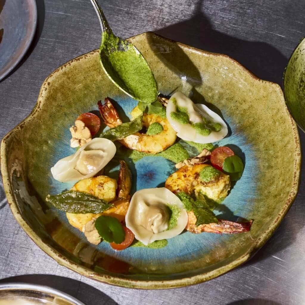 คั่วกลิ้งเกี๊ยวปู เพสโต้ใบเหลียง